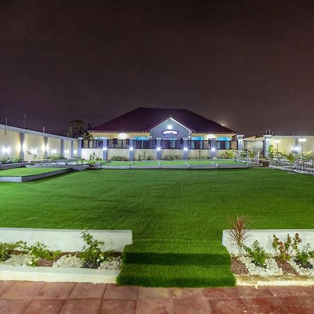 Bella Ella Hotel & Event Center Kasoa Buitenkant foto