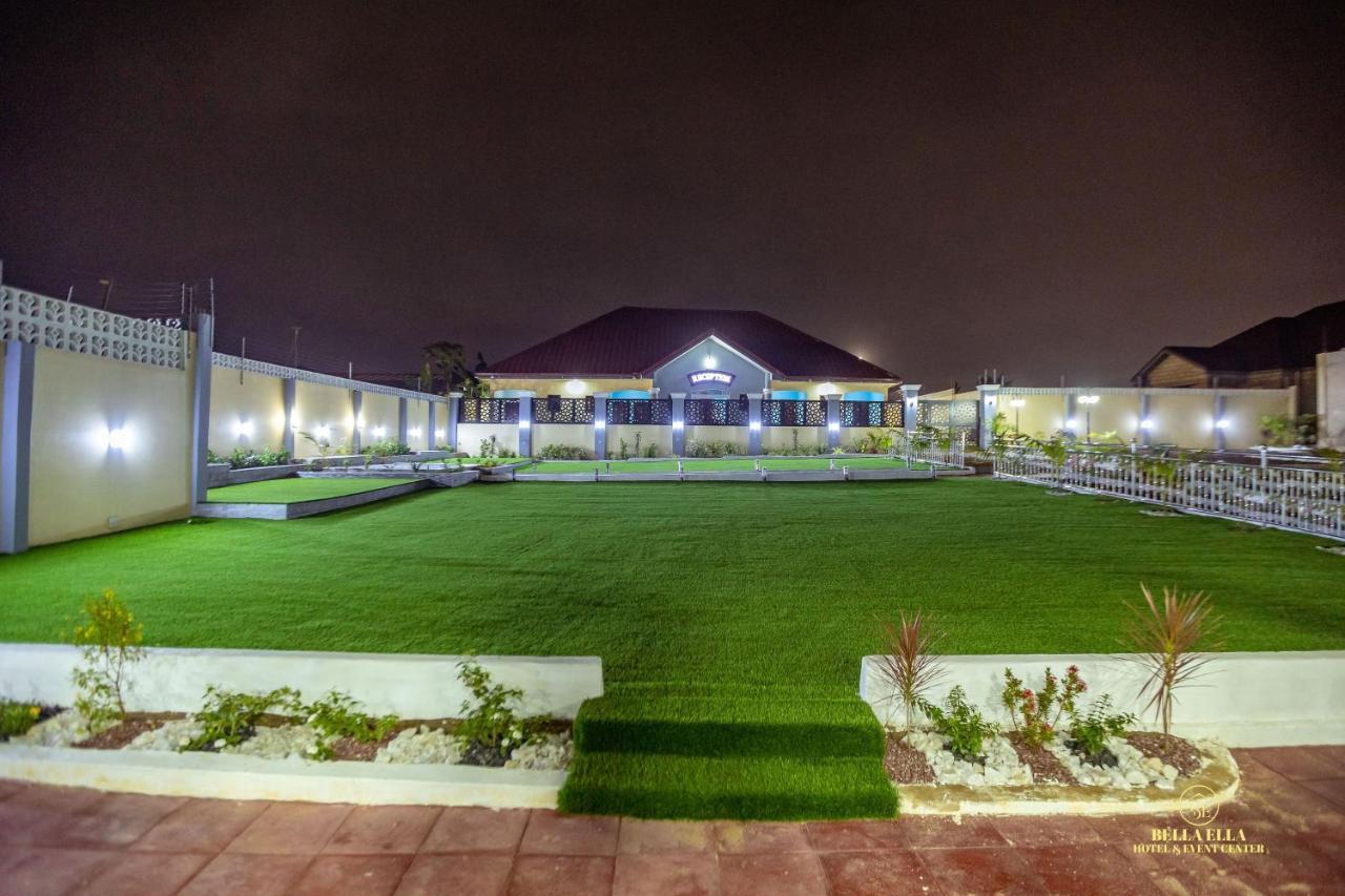 Bella Ella Hotel & Event Center Kasoa Buitenkant foto