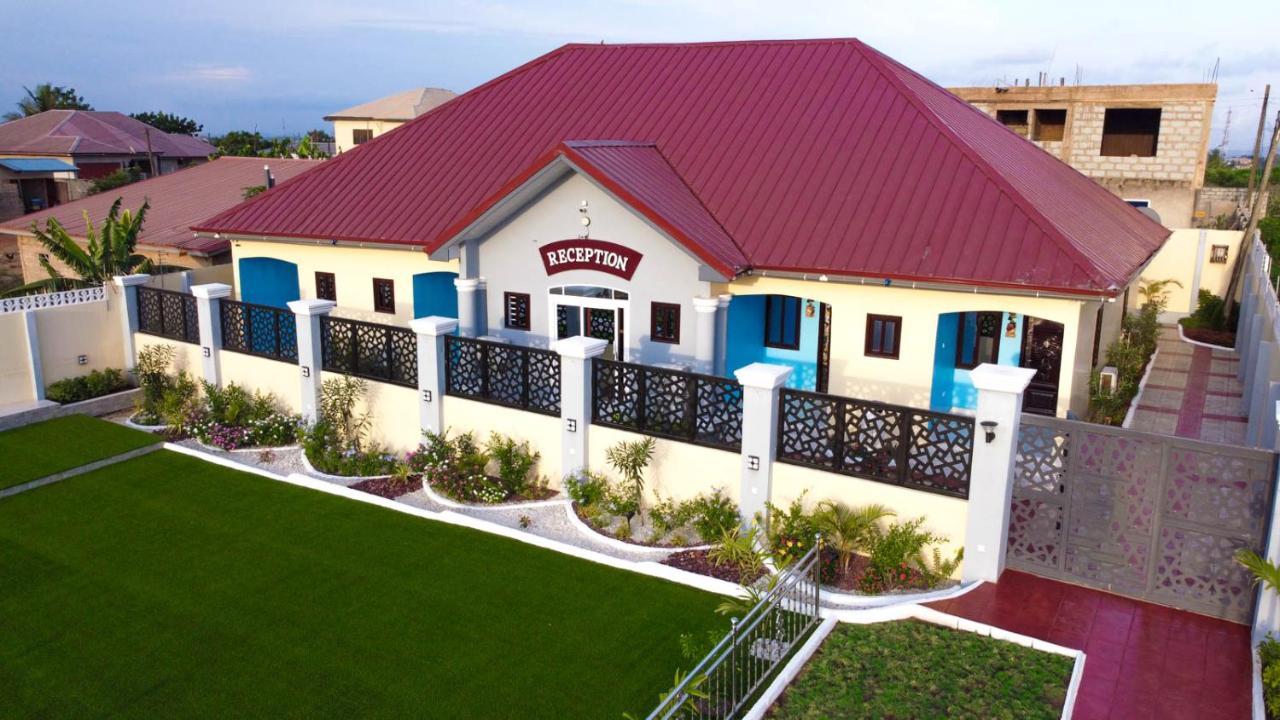 Bella Ella Hotel & Event Center Kasoa Buitenkant foto