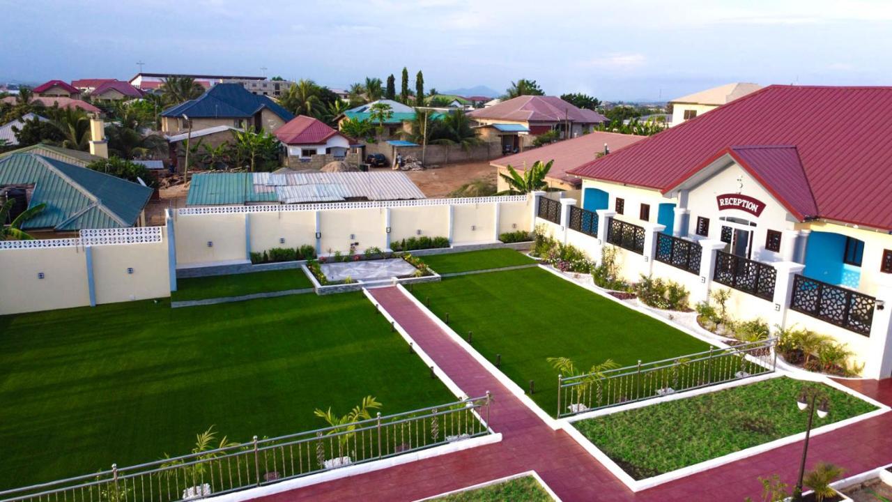 Bella Ella Hotel & Event Center Kasoa Buitenkant foto