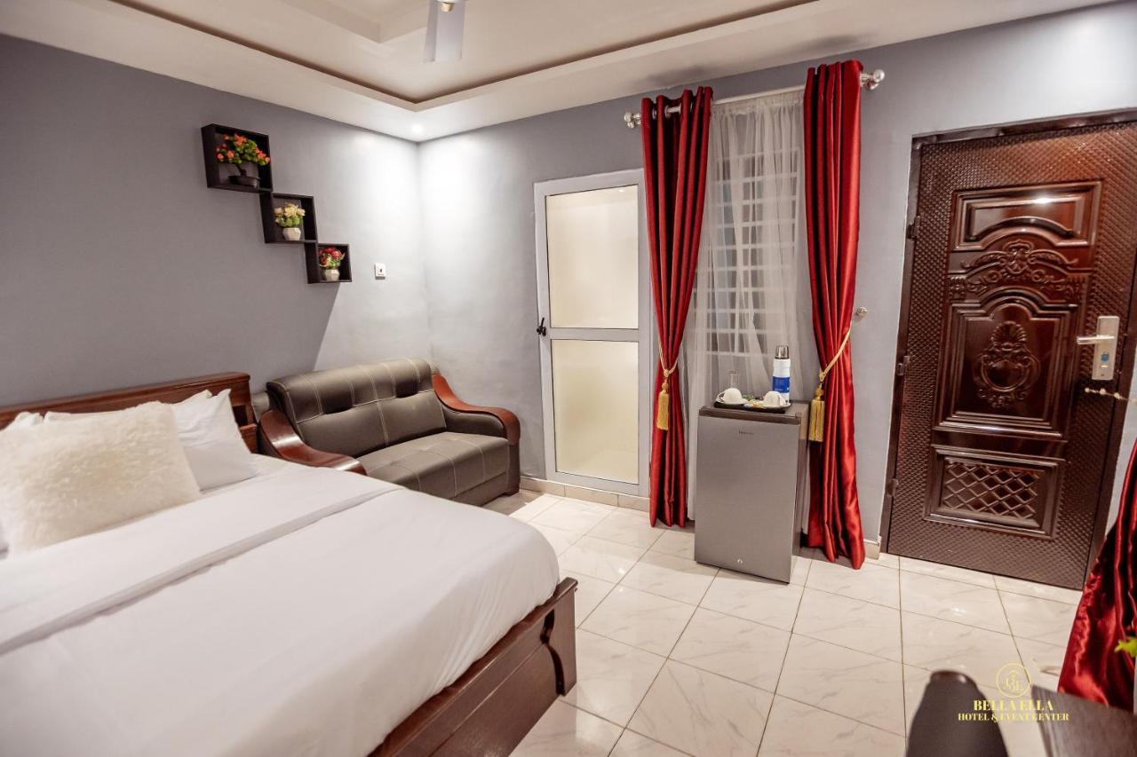 Bella Ella Hotel & Event Center Kasoa Buitenkant foto
