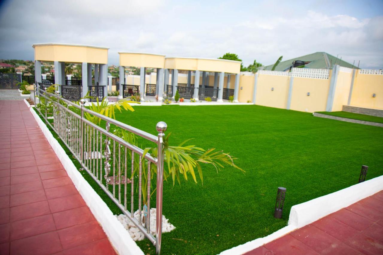 Bella Ella Hotel & Event Center Kasoa Buitenkant foto