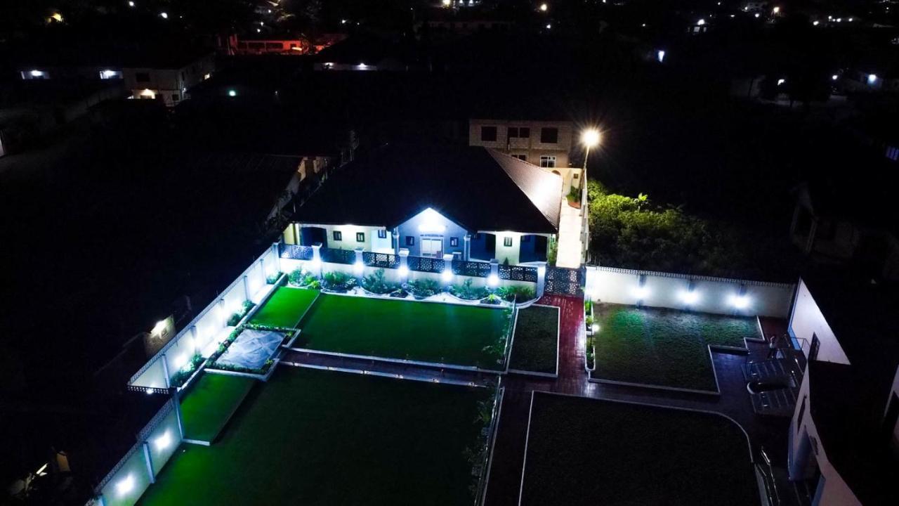Bella Ella Hotel & Event Center Kasoa Buitenkant foto